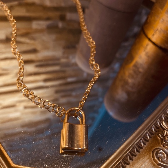 Minimalistic ‘Padlock pendant necklace’ - Picture 2 of 2